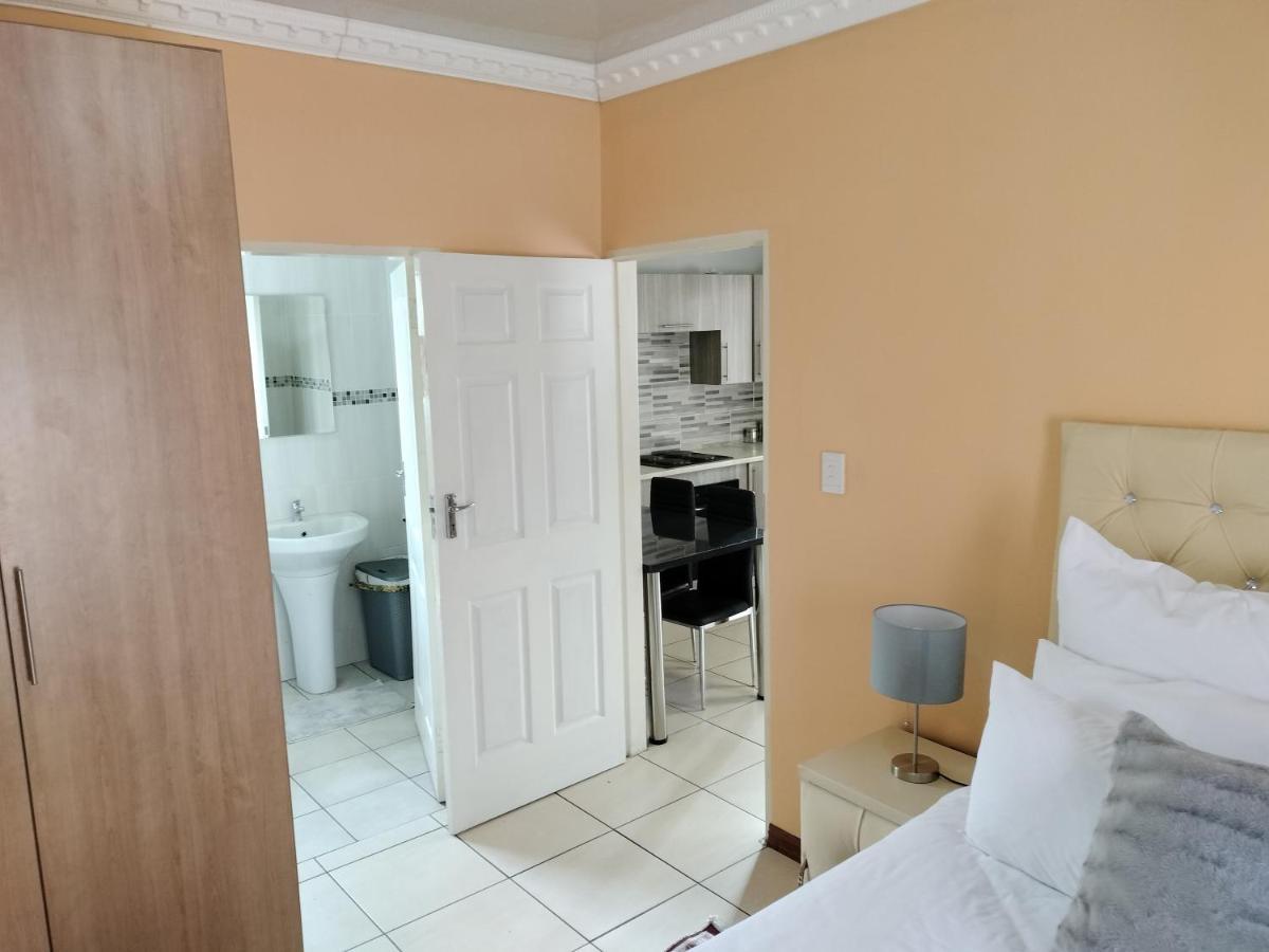 Sunrise Guesthouse Pretoria-Noord Buitenkant foto